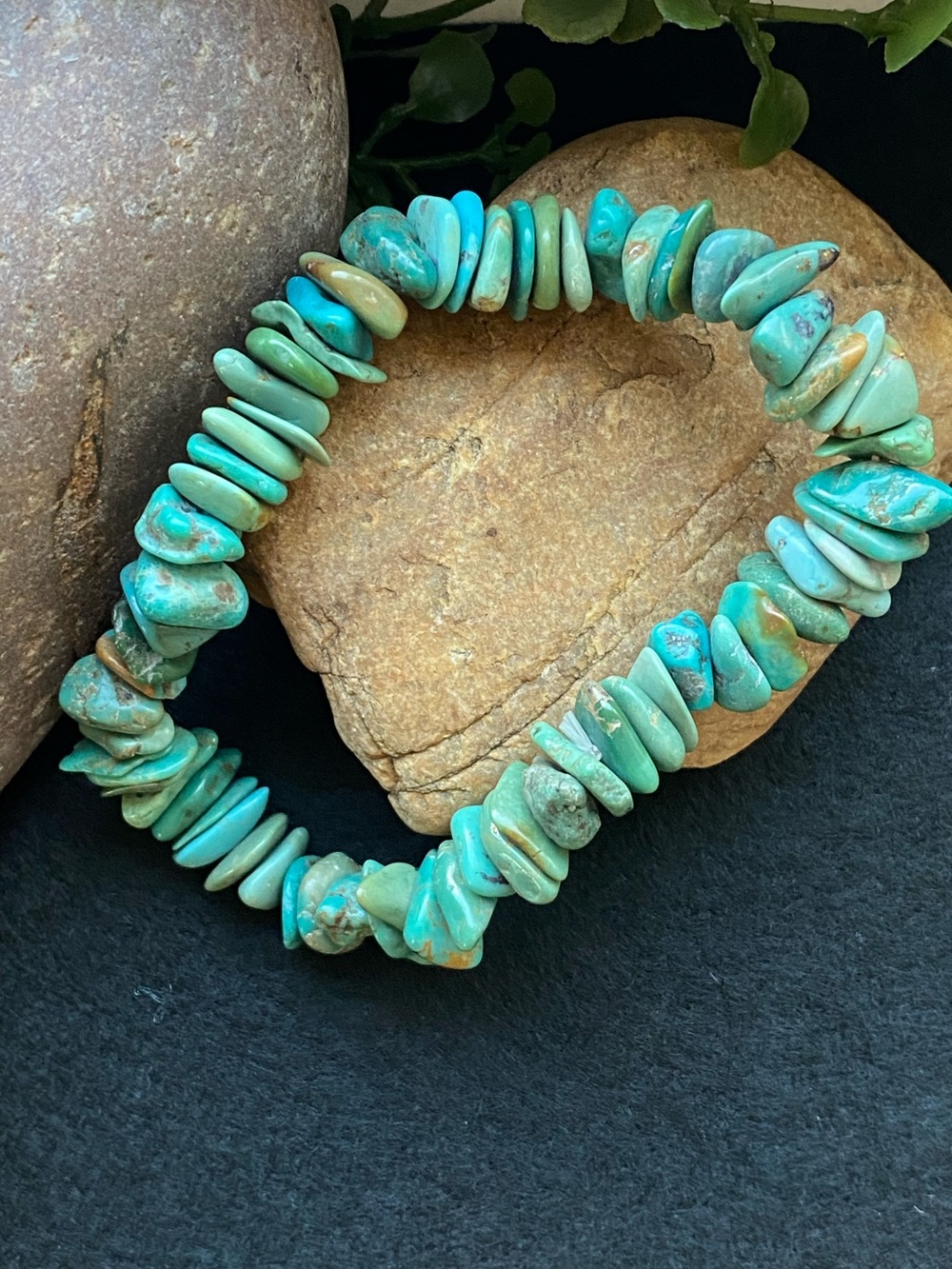 B26 Turquoise Chip Southwestern Stretch Bracelet | Size: 6.5”-7.5”